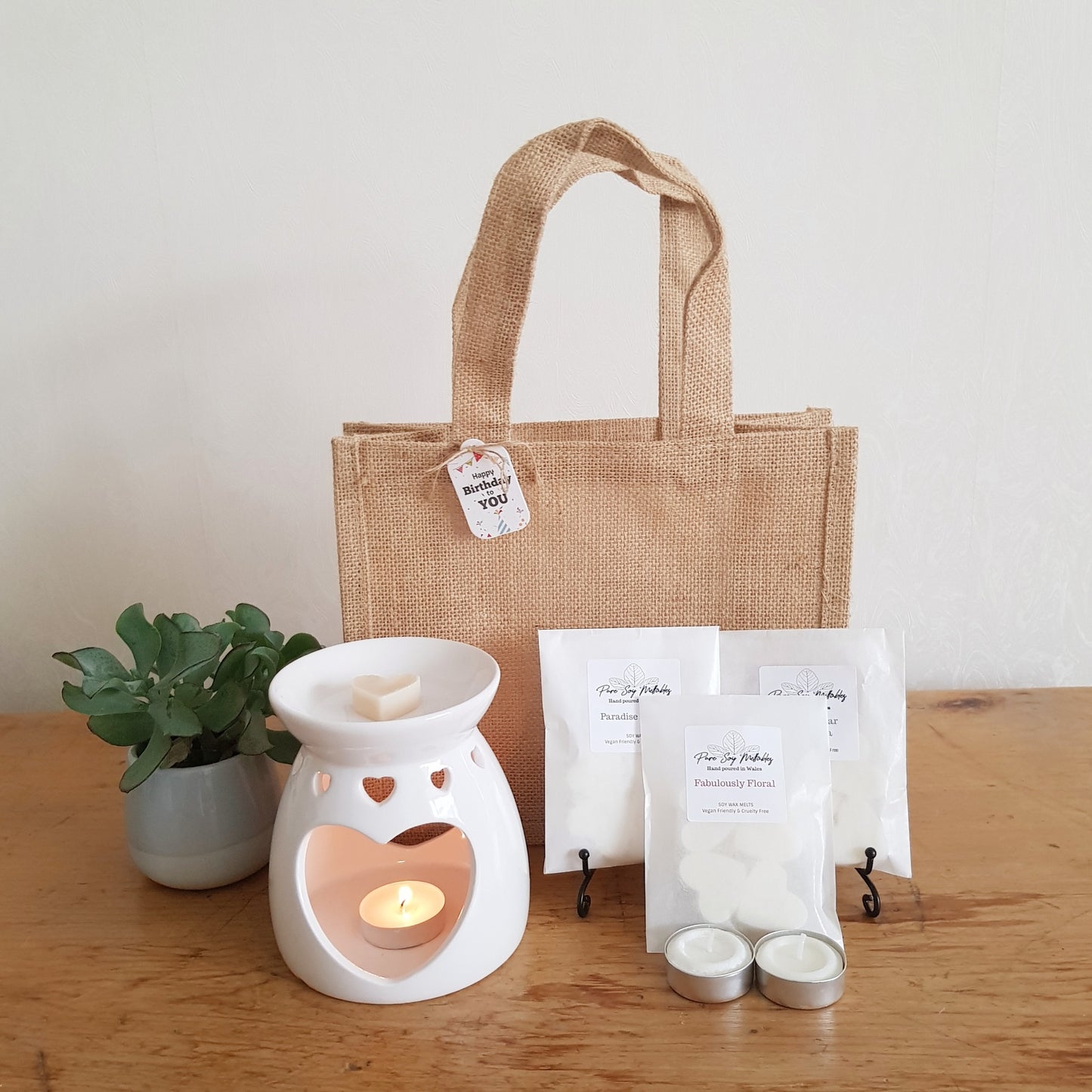 White Heart Burner & Melts Gift Bag image 0